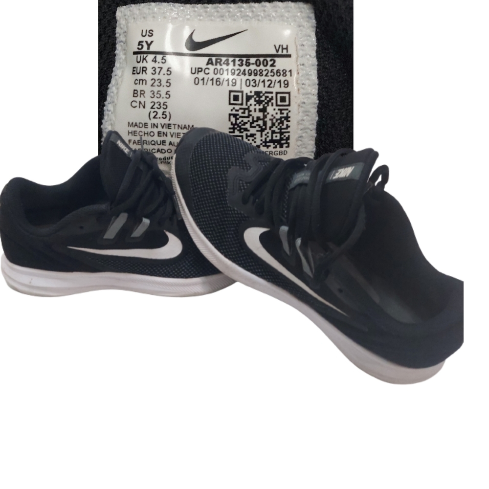 KIDS | REEBOOK | KICKS | SIZE 5 SNEAKERS |👟 | SHOES | Black
